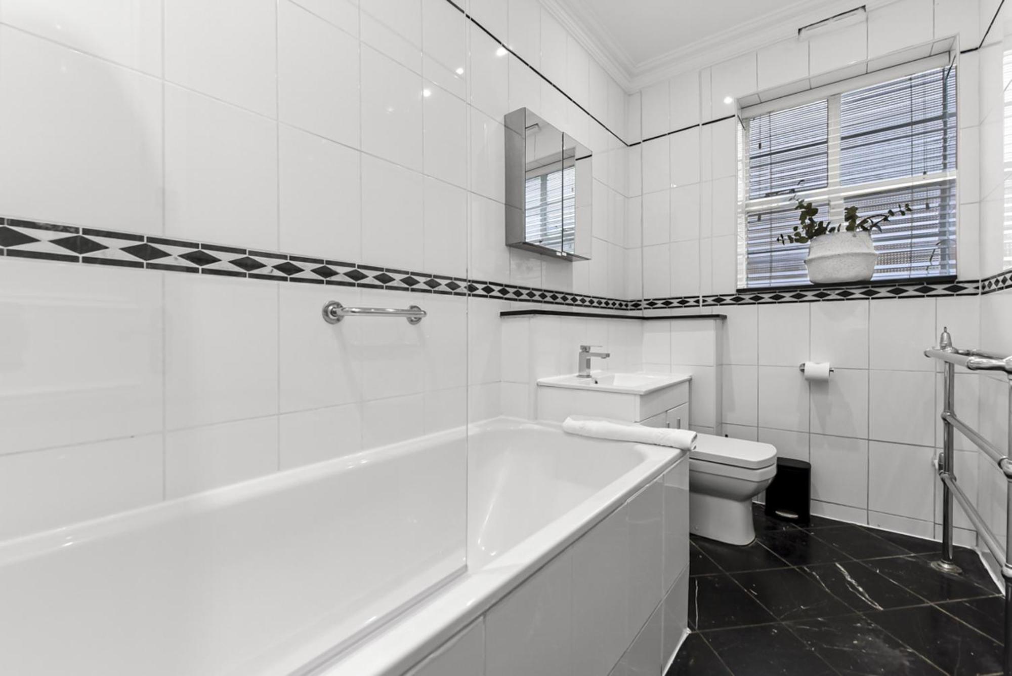 Apartment 2 Bed Apartment- Mayfair 1 London