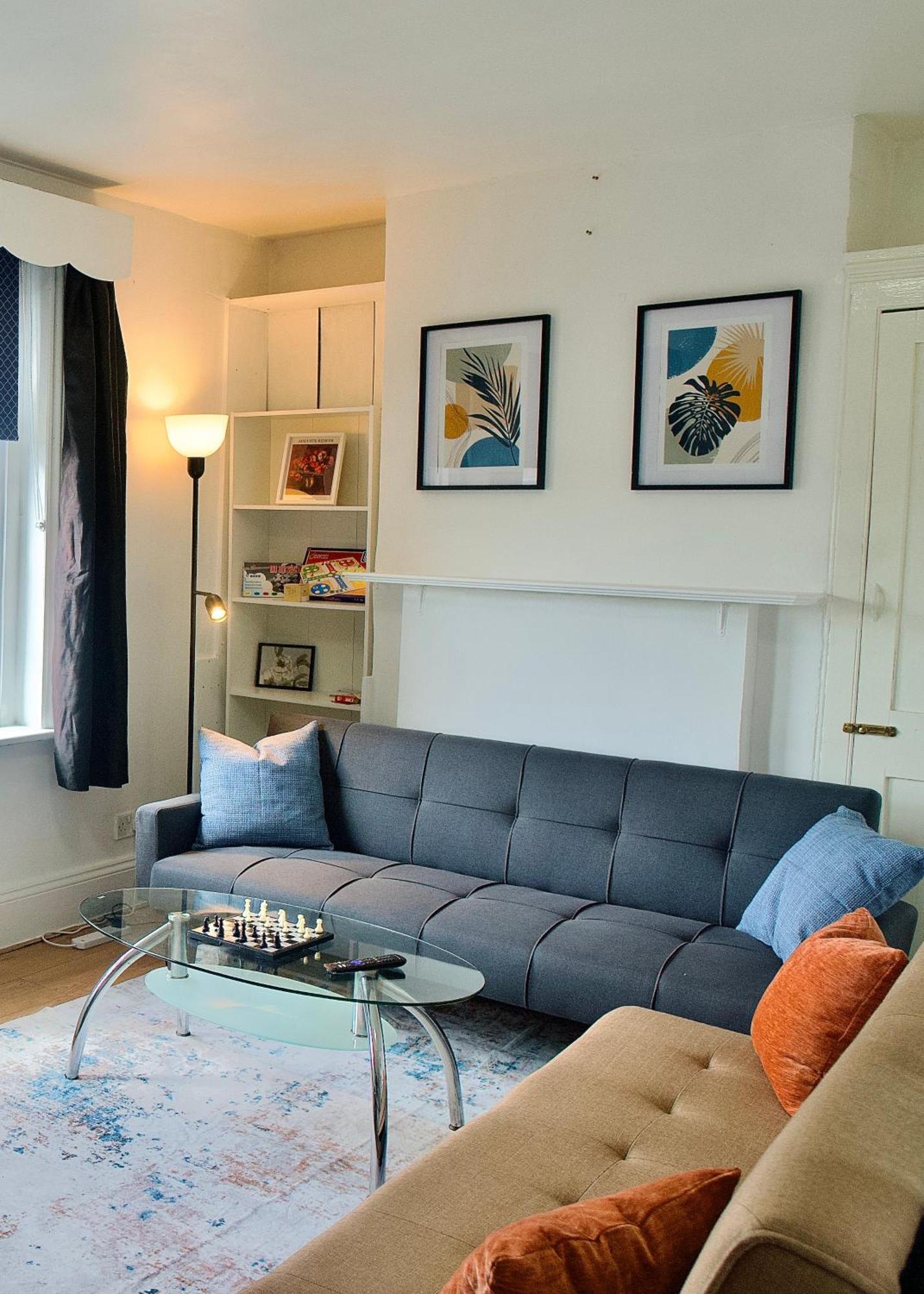 Modern 2 Bed Apartment, 8min To Stratford Station, Sleeps 6 Apartment London