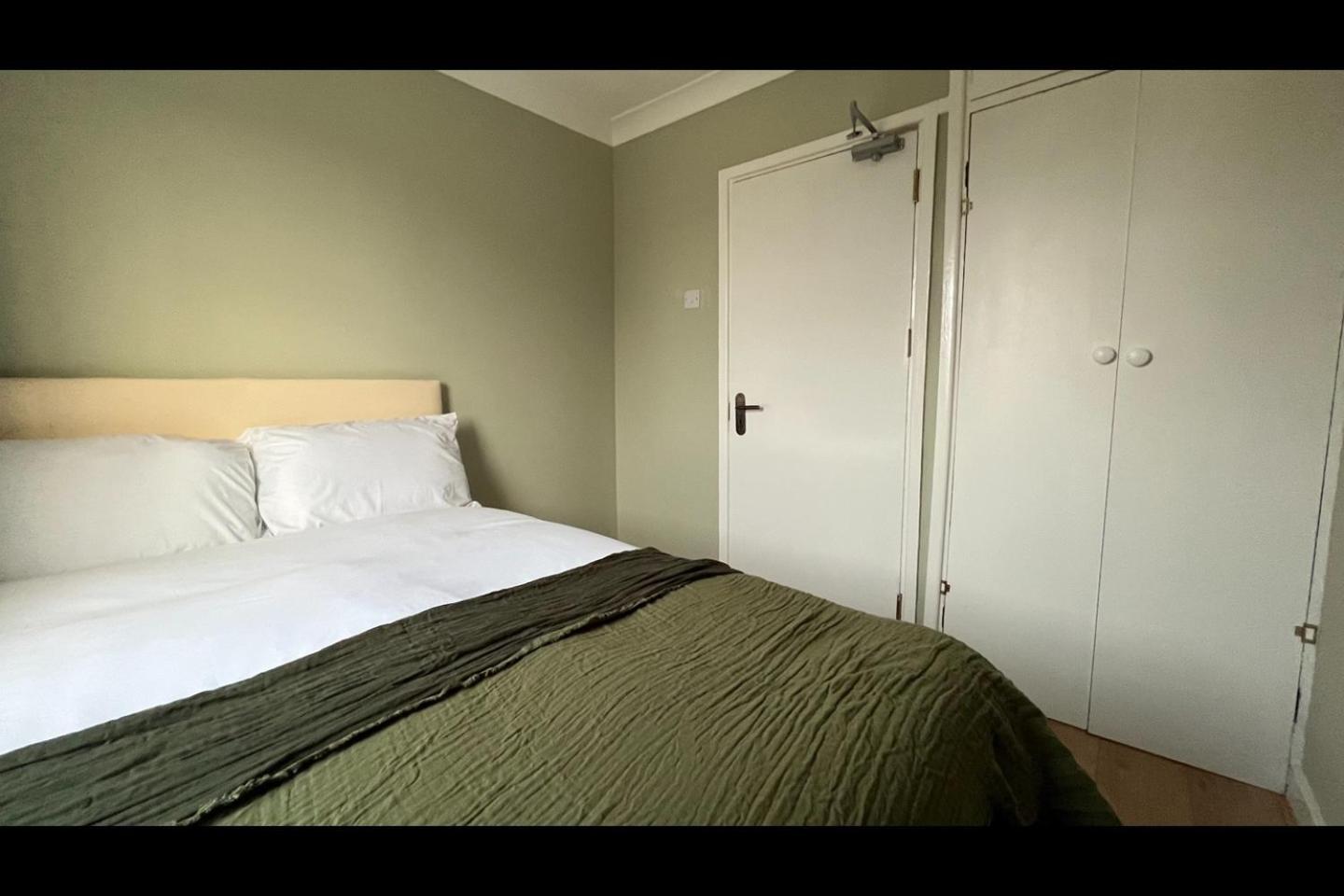 Apartment Homely 5-bed Near 02 Arena & Greenwich With Free Parking And A Large Garden