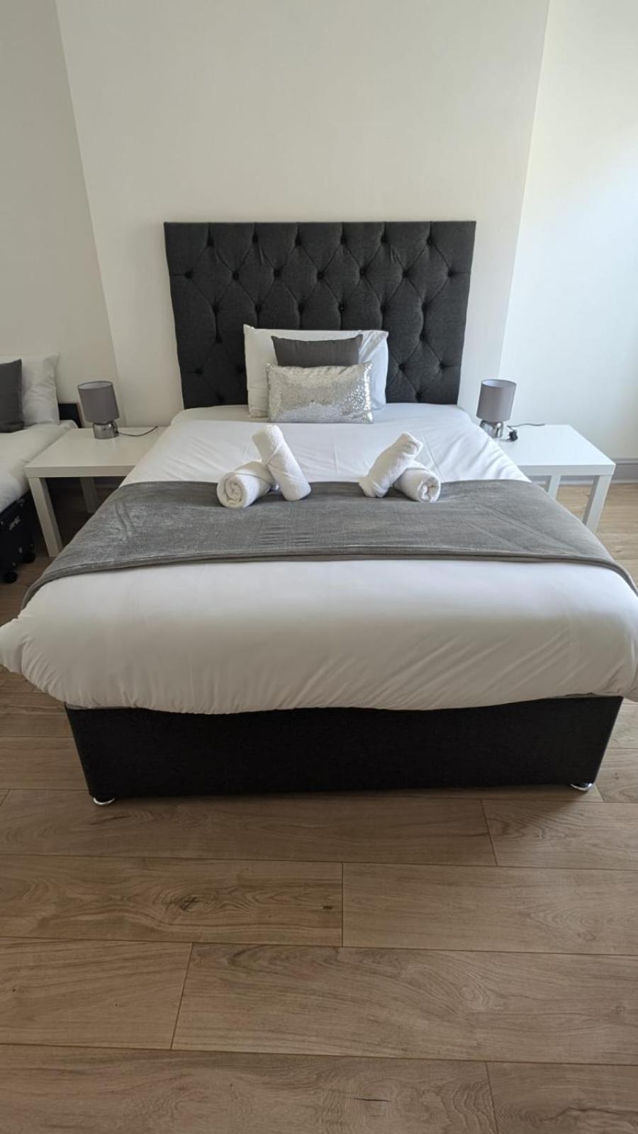 1 Urban Nest Homestay London