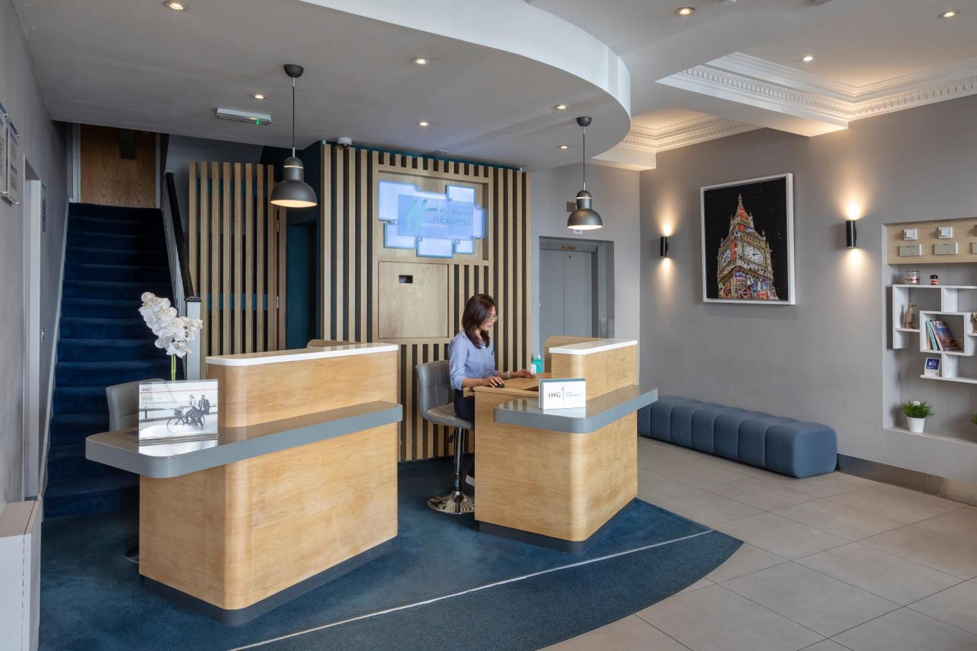 Express Victoria By Ihg Hotel