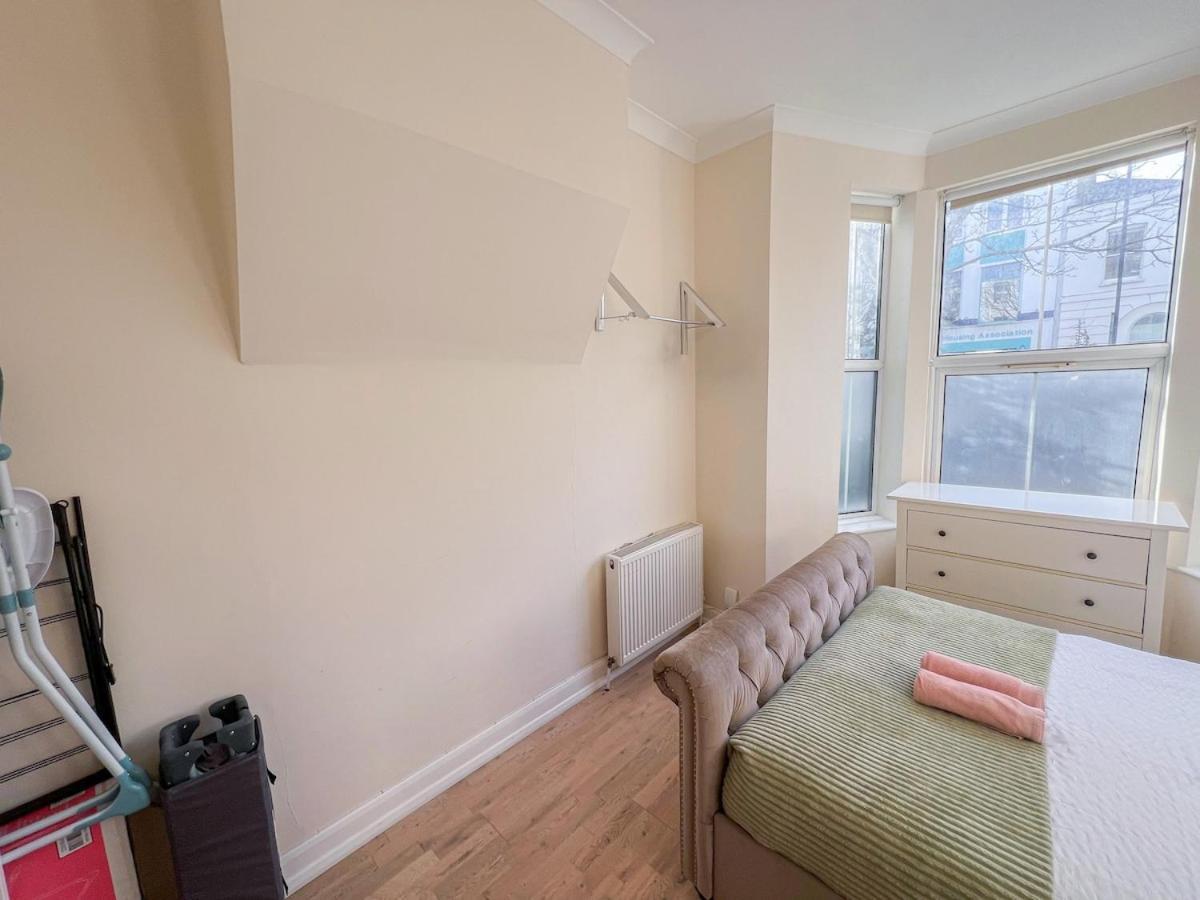 Apartment 1-bedroom Flat With Small Garden & Paid Parking In Finsbury Park, Highbury London