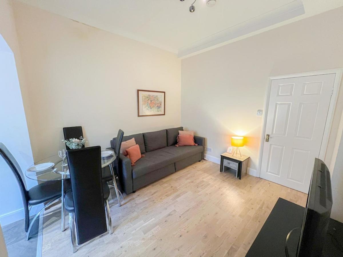 Apartment 1-bedroom Flat With Small Garden & Paid Parking In Finsbury Park, Highbury *