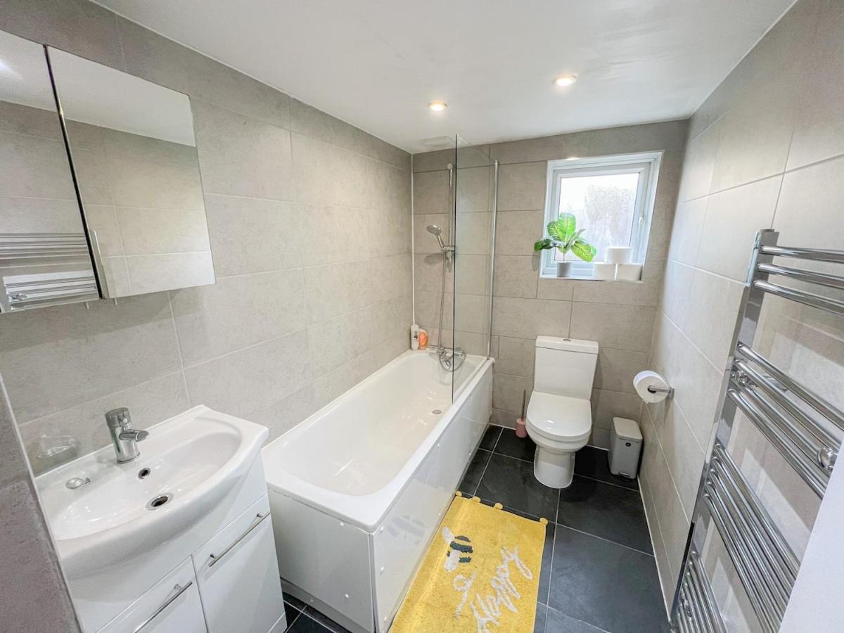 1-bedroom Flat With Small Garden & Paid Parking In Finsbury Park, Highbury London