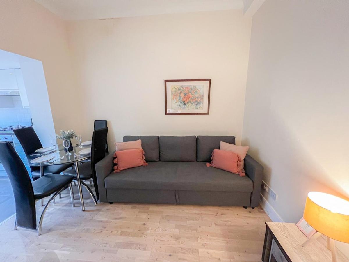 1-bedroom Flat With Small Garden & Paid Parking In Finsbury Park, Highbury London