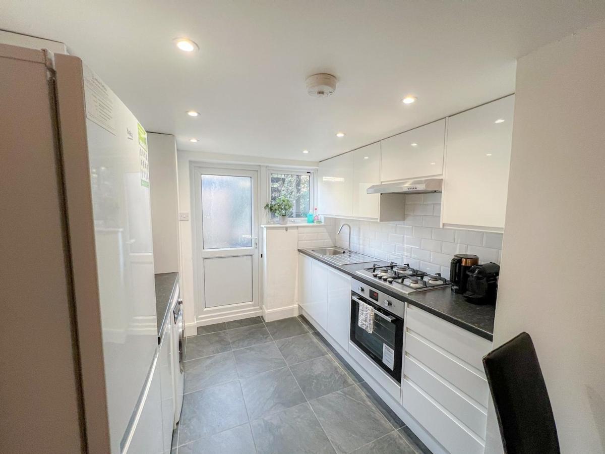 Apartment 1-bedroom Flat With Small Garden & Paid Parking In Finsbury Park, Highbury *