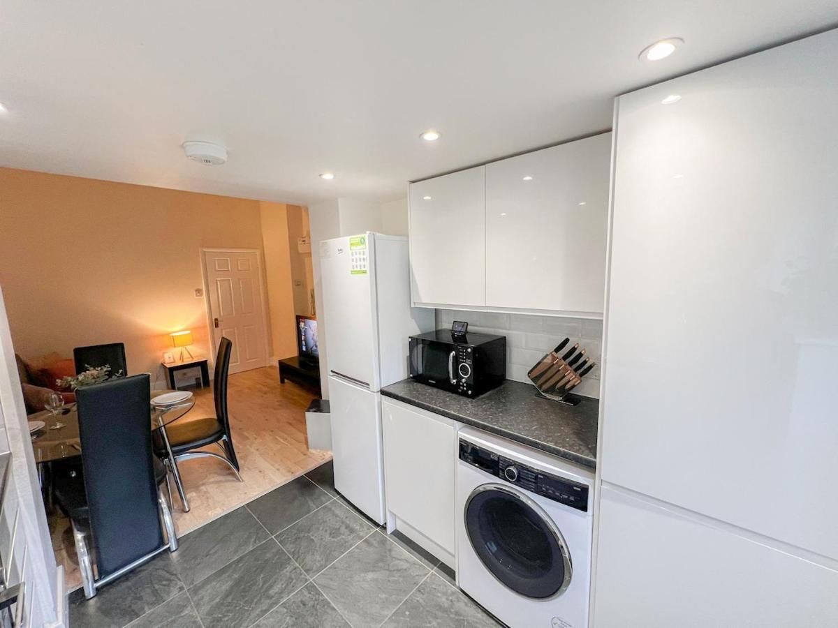 Apartment 1-bedroom Flat With Small Garden & Paid Parking In Finsbury Park, Highbury London