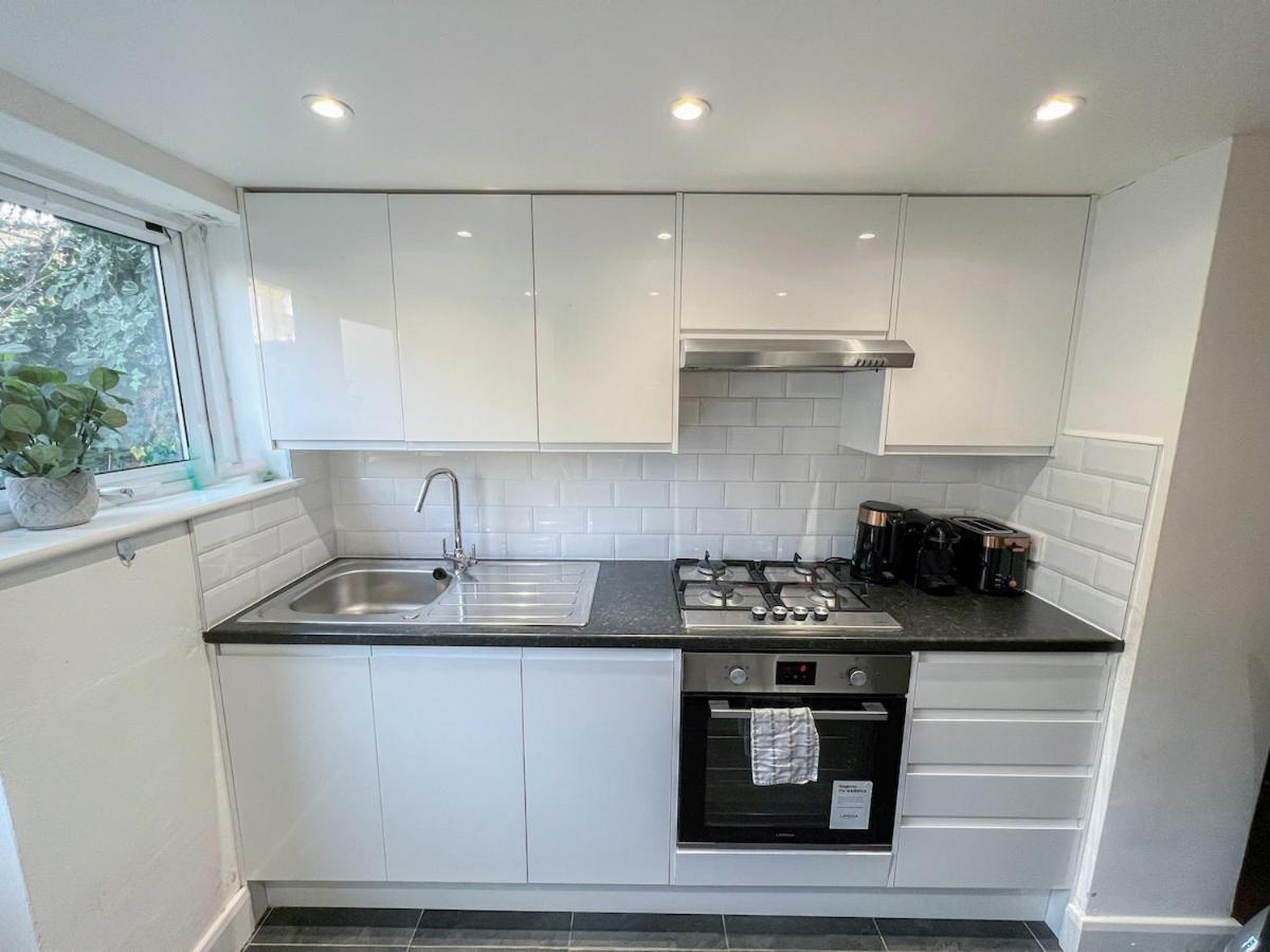 1-bedroom Flat With Small Garden & Paid Parking In Finsbury Park, Highbury London