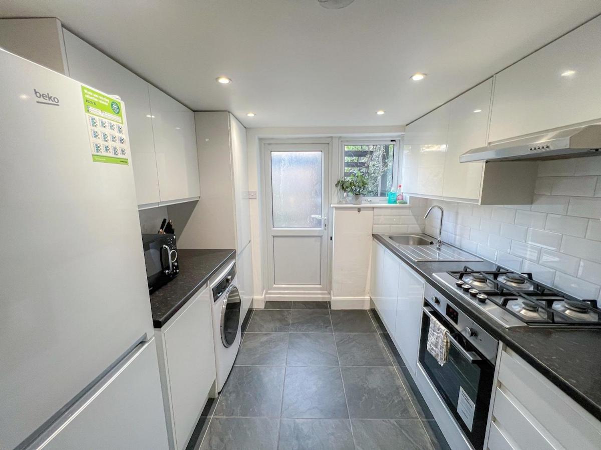 1-bedroom Flat With Small Garden & Paid Parking In Finsbury Park, Highbury