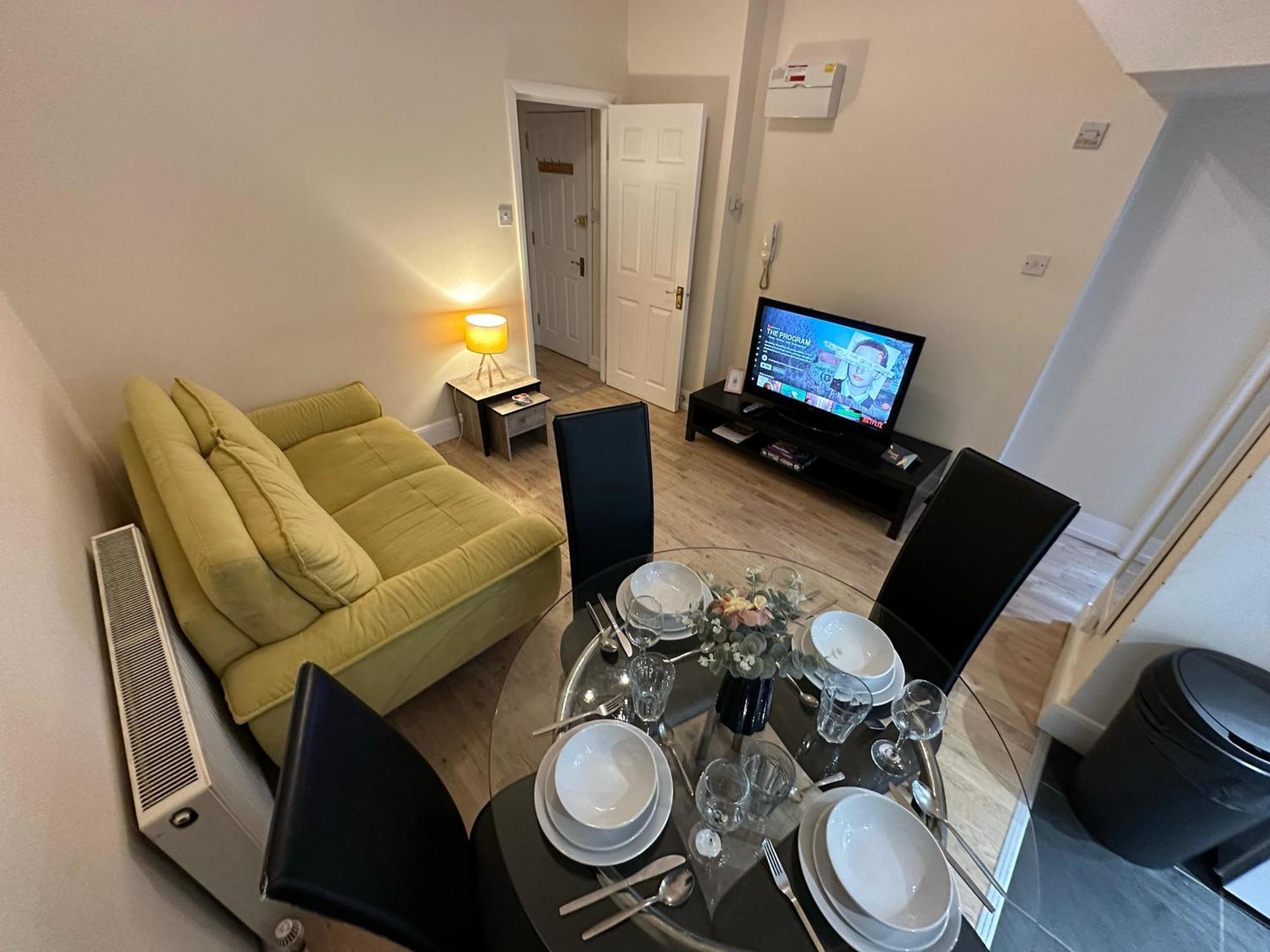1-bedroom Flat With Small Garden & Paid Parking In Finsbury Park, Highbury Apartment *