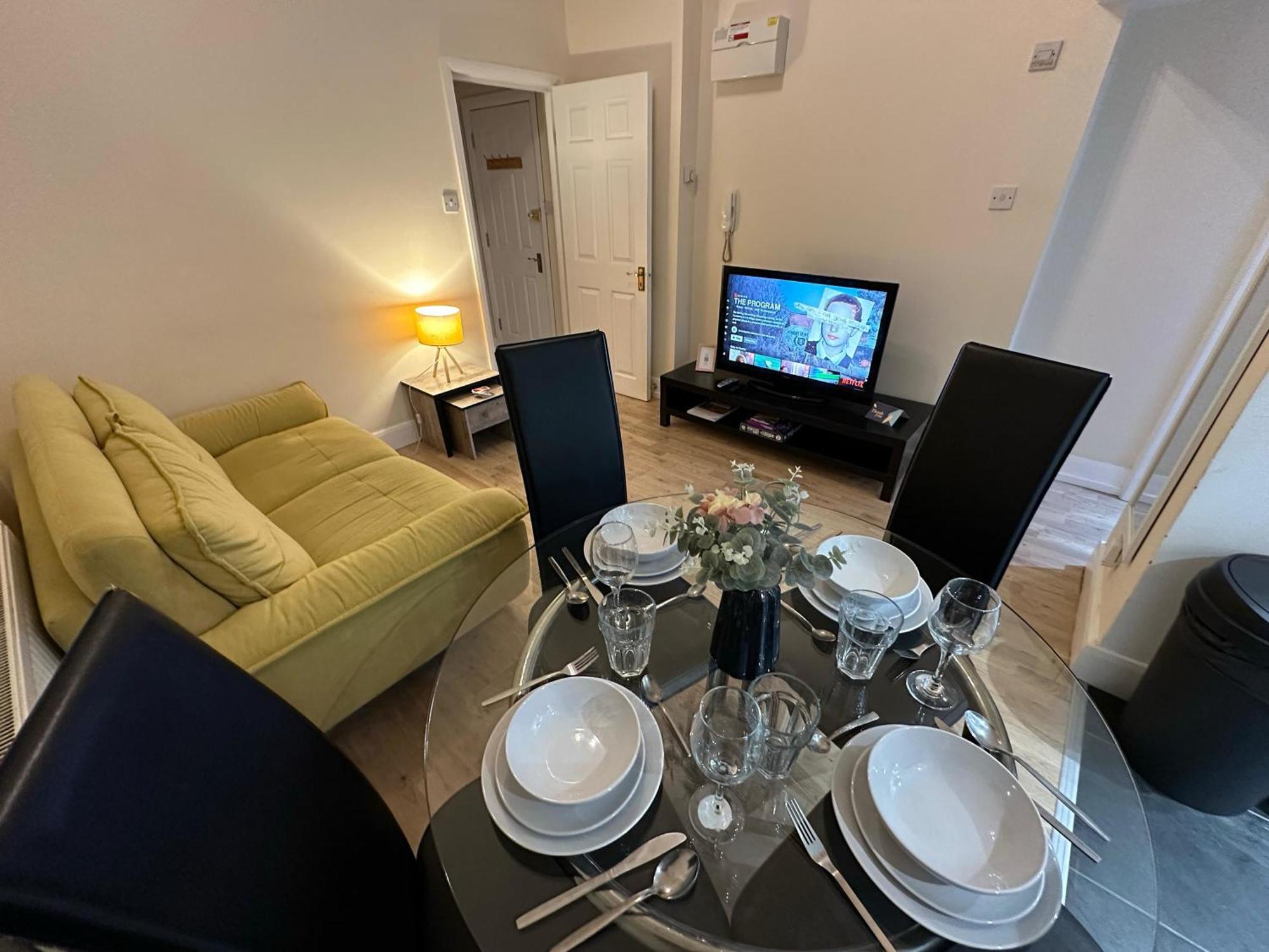 1-bedroom Flat With Small Garden & Paid Parking In Finsbury Park, Highbury Apartment London