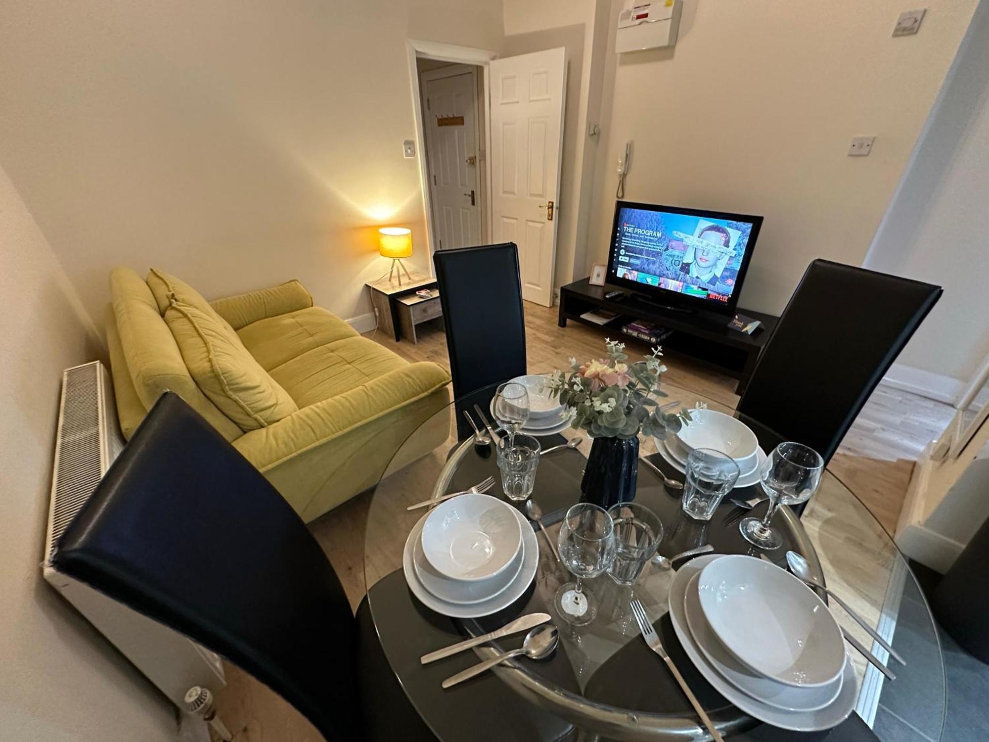 1-bedroom Flat With Small Garden & Paid Parking In Finsbury Park, Highbury
