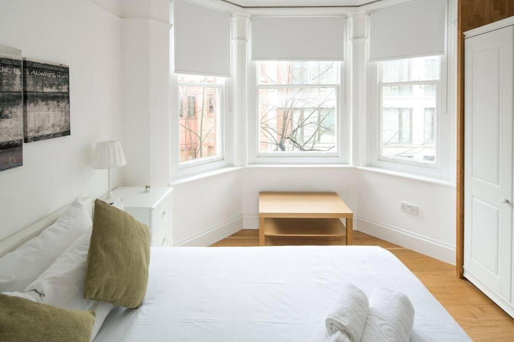 Elegant 1br Near Apartment