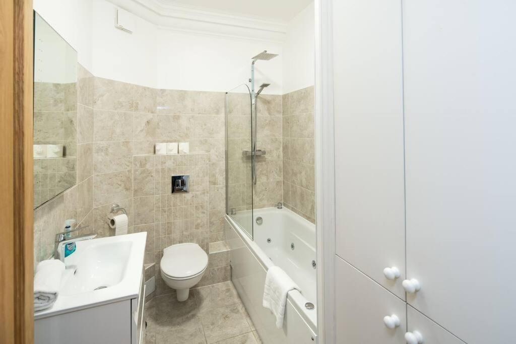 Elegant 1br Near Apartment *