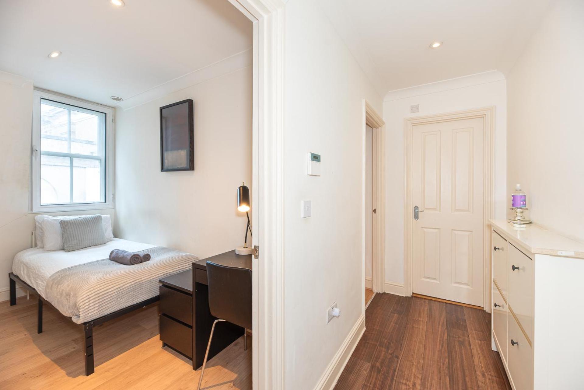 Apartment 2-bedroom Flat In Embankment A Short Walk Away To Trafalgar Square Near Big Ben, Eye London