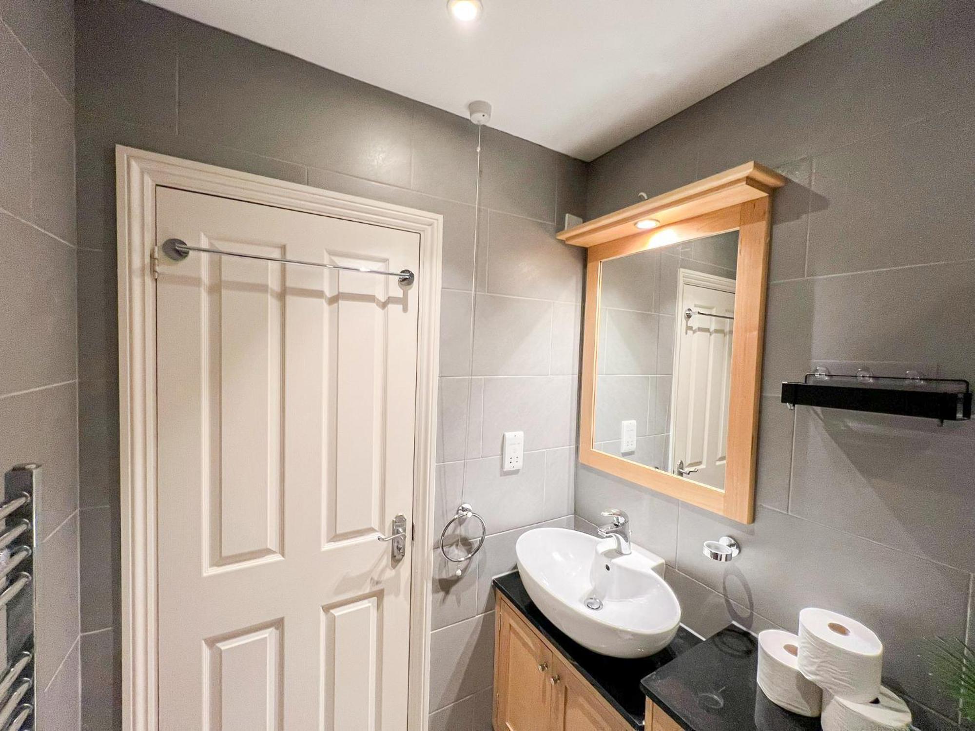 Apartment 2-bedroom Flat In Embankment A Short Walk Away To Trafalgar Square Near Big Ben, Eye