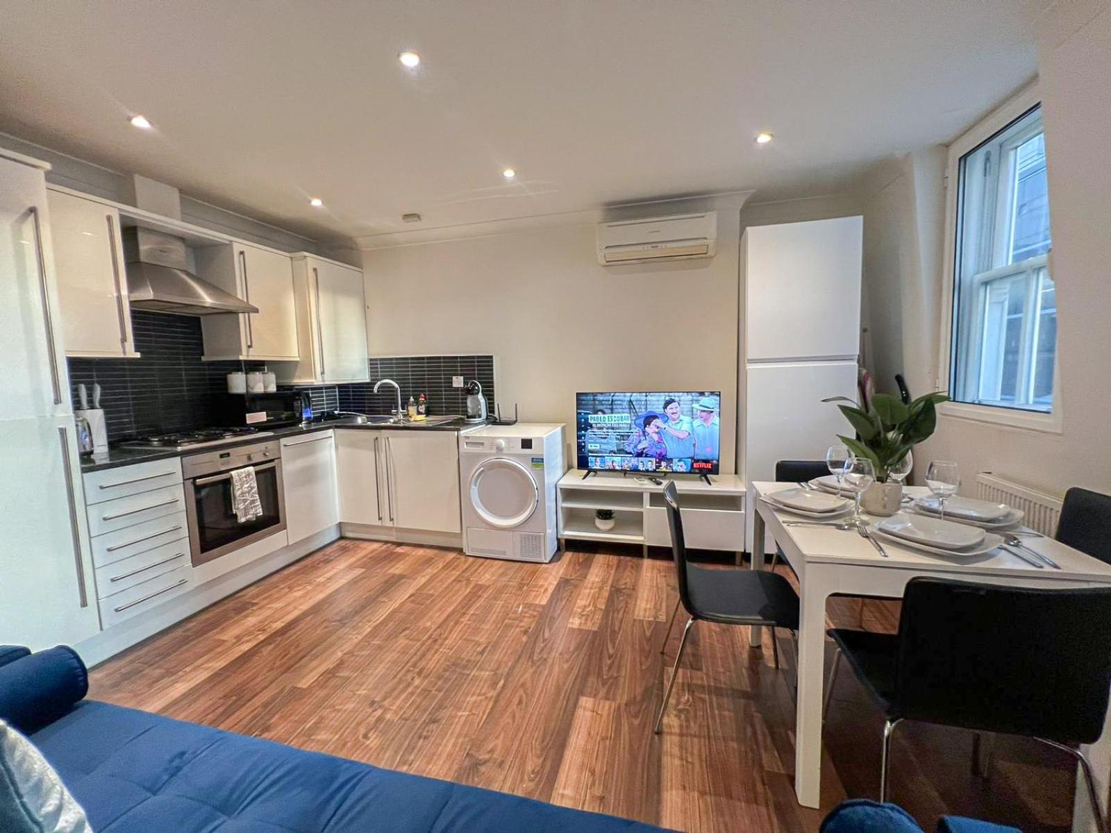 Apartment 2-bedroom Flat In Embankment A Short Walk Away To Trafalgar Square Near Big Ben, Eye London