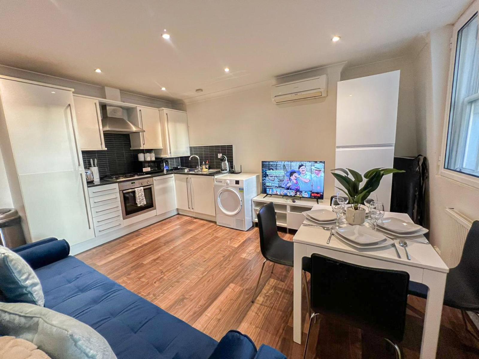 2-bedroom Flat In Embankment A Short Walk Away To Trafalgar Square Near Big Ben, Eye