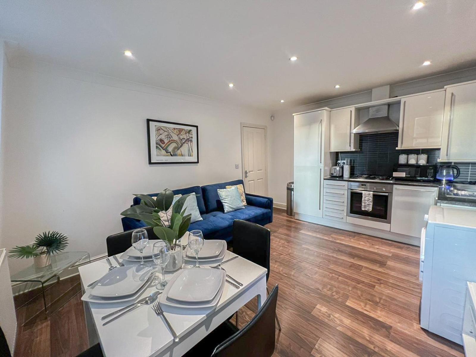 2-bedroom Flat In Embankment A Short Walk Away To Trafalgar Square Near Big Ben, Eye *