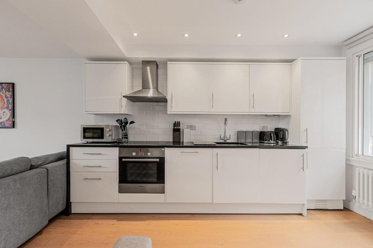 2 Bd Soho Luxury Living-high Ceilings Huge Terrace * London