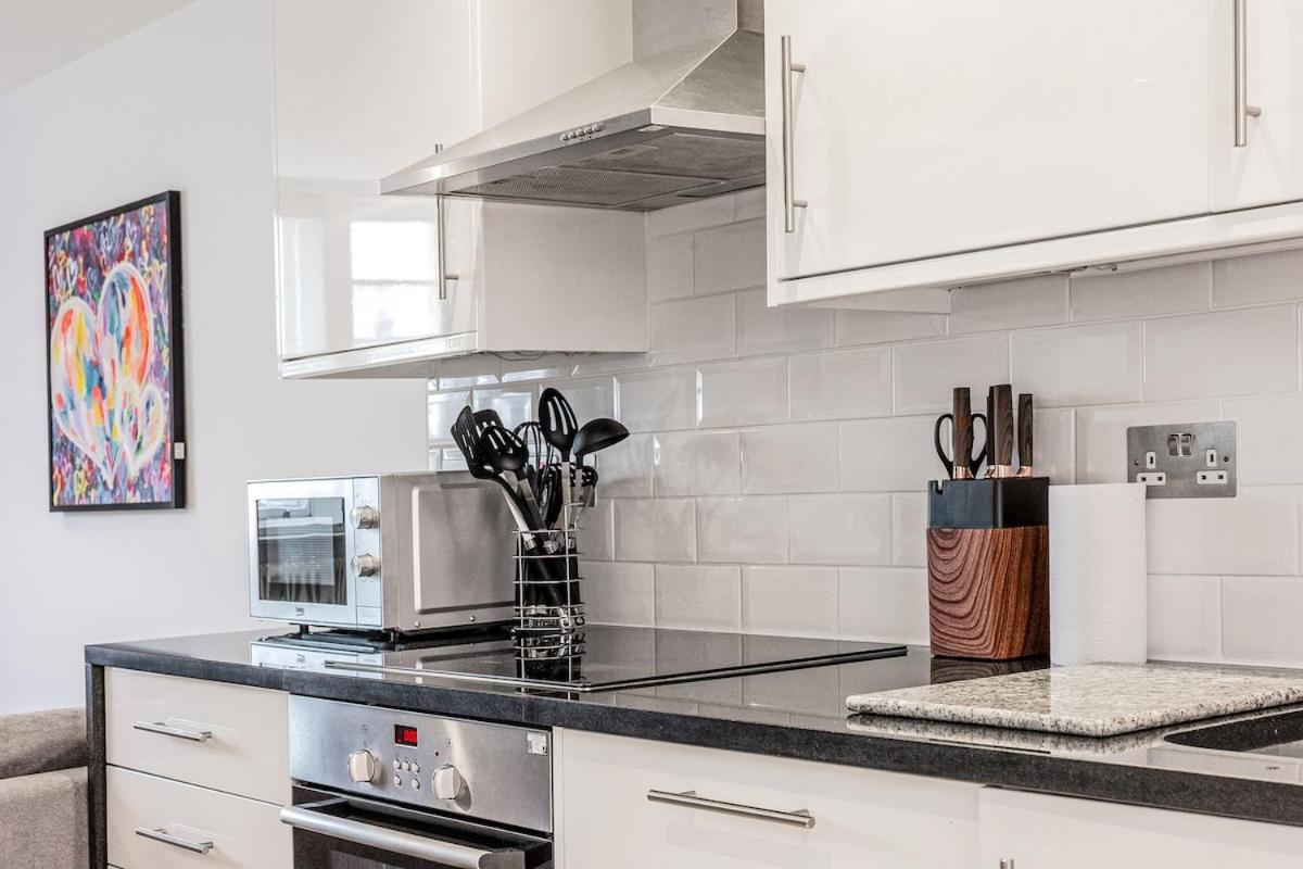 2 Bd Soho Luxury Living-high Ceilings Huge Terrace *