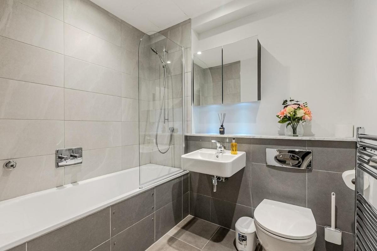 Apartment 2 Bd Soho Luxury Living-high Ceilings Huge Terrace *