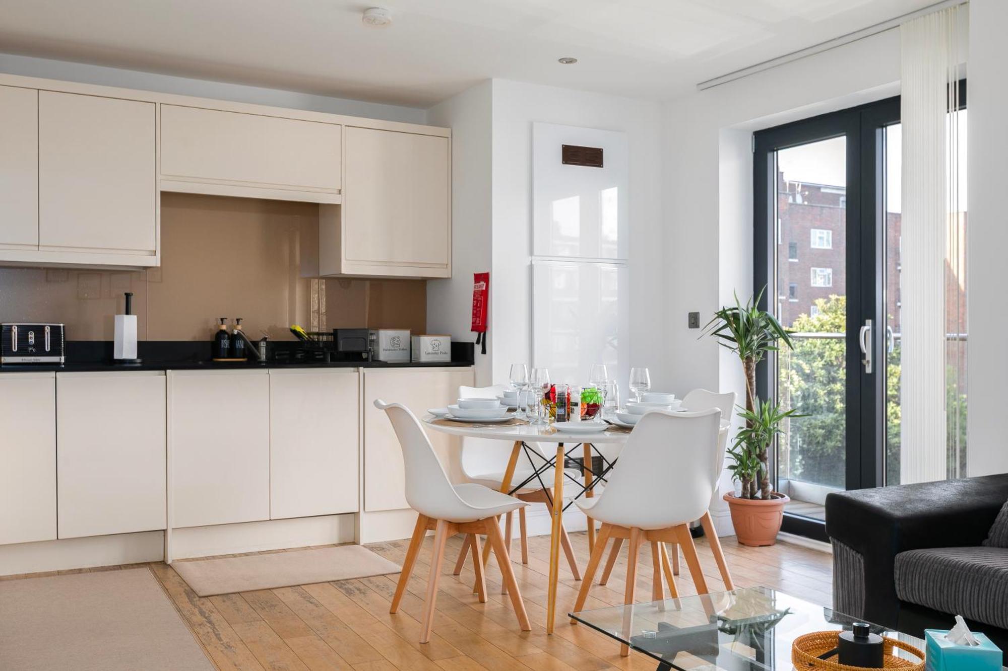 Hoxton Shoreditch 2 Bdr 2 Bath Balcony Apartment London