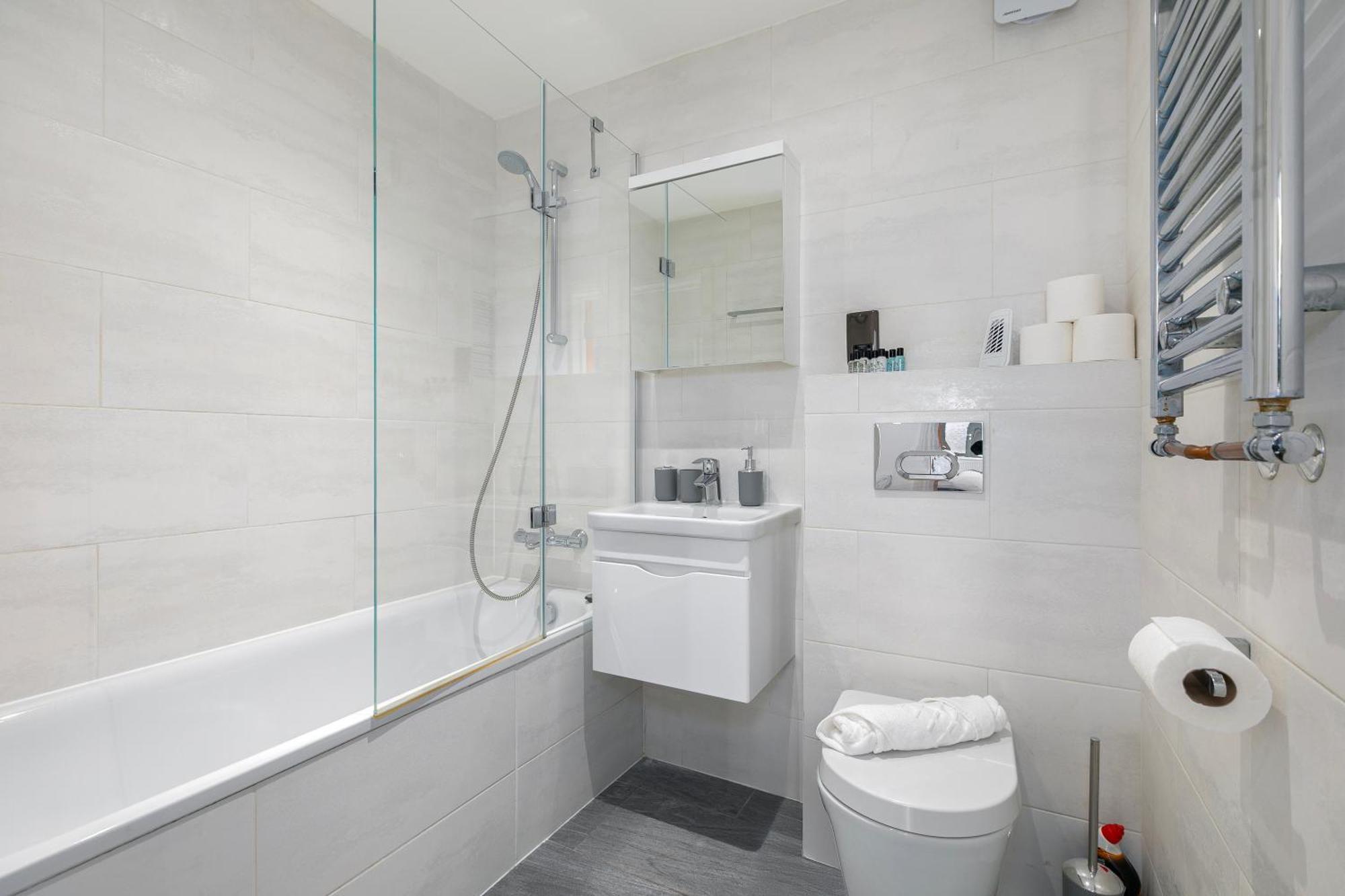 Hoxton Shoreditch 2 Bdr 2 Bath Balcony Apartment *