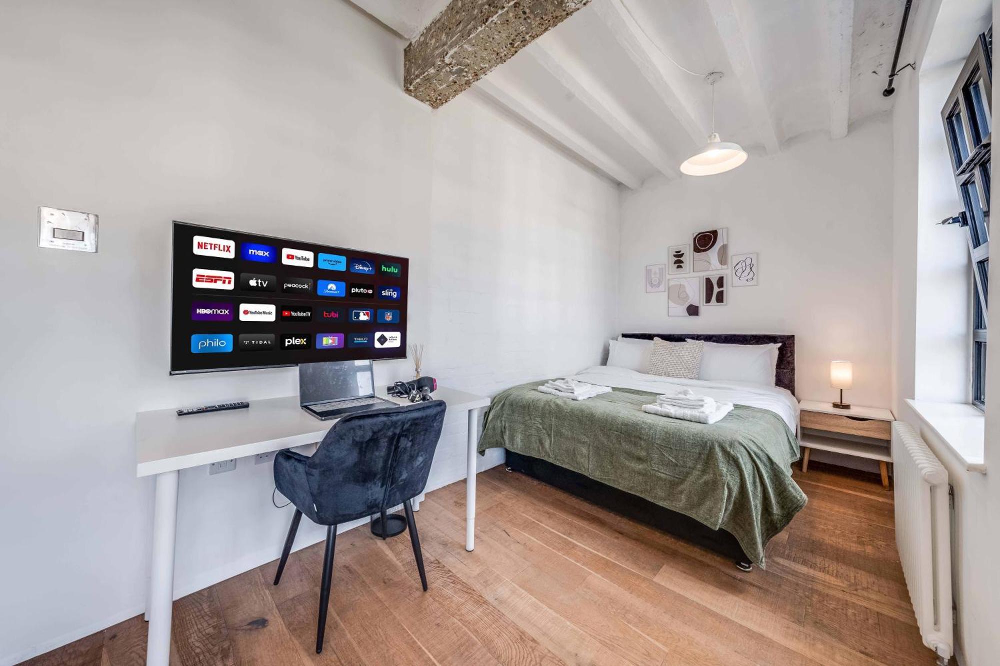 Apartment Huge Luxe 85inch Cinema Flat With Balcony And Parking *