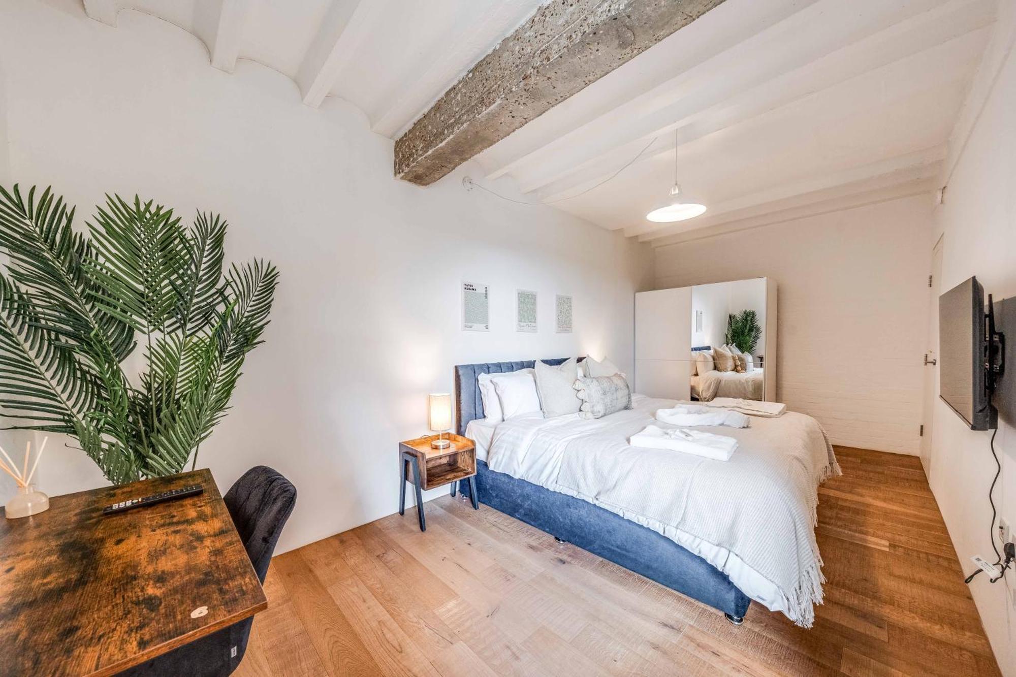 Huge Luxe 85inch Cinema Flat With Balcony And Parking *