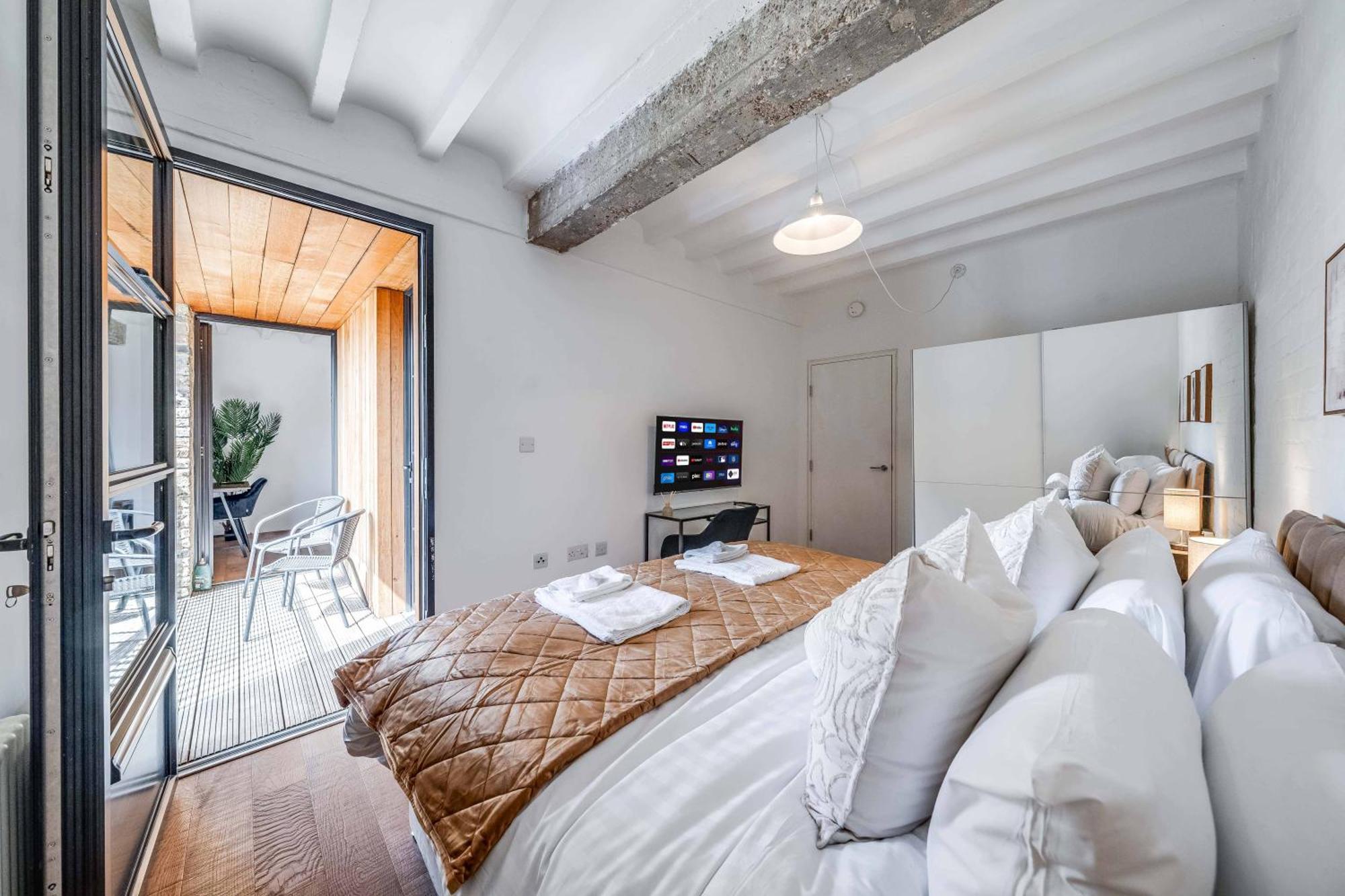 Huge Luxe 85inch Cinema Flat With Balcony And Parking Apartment