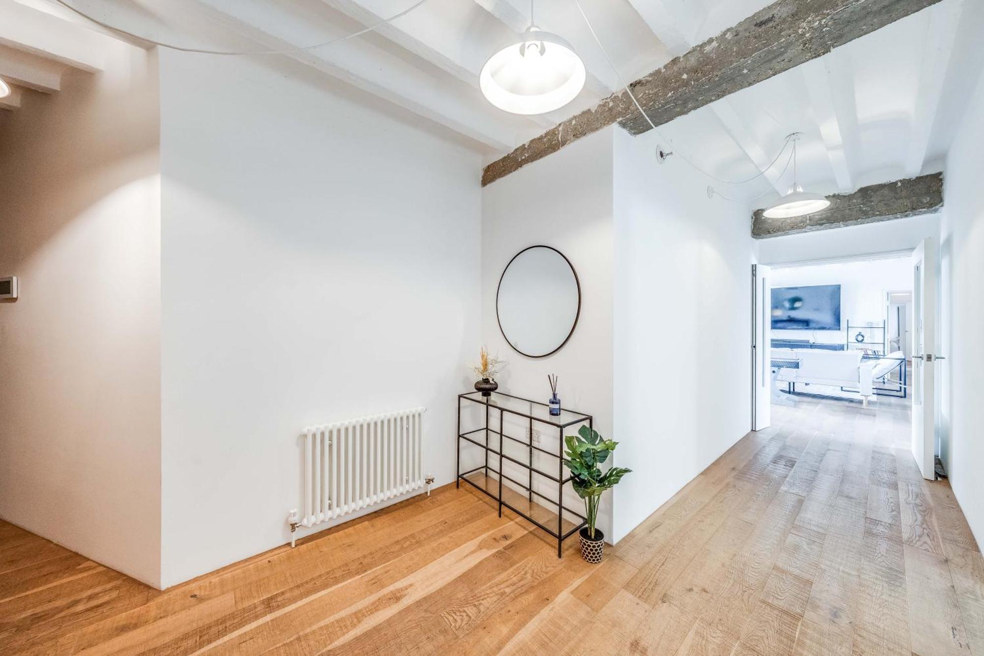 Huge Luxe 85inch Cinema Flat With Balcony And Parking