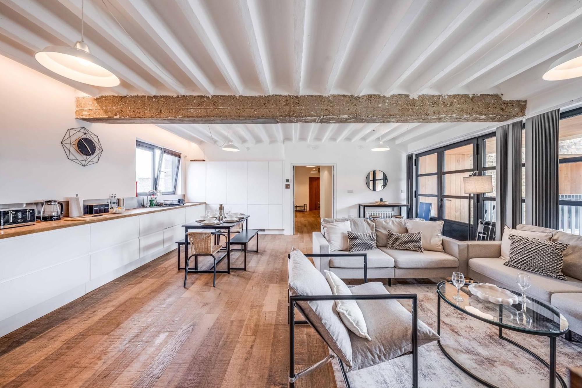 Huge Luxe 85inch Cinema Flat With Balcony And Parking *