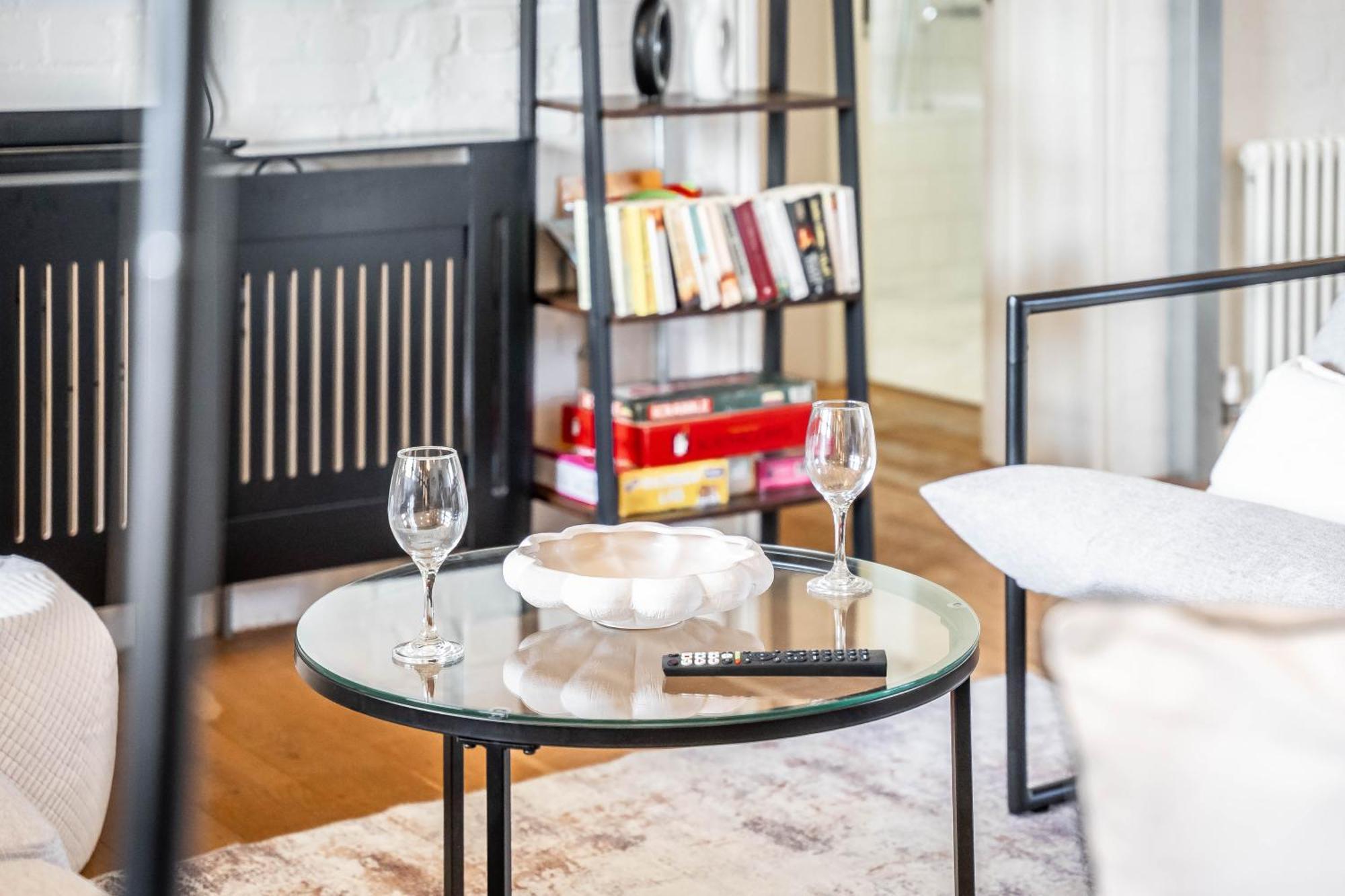 Huge Luxe 85inch Cinema Flat With Balcony And Parking Apartment