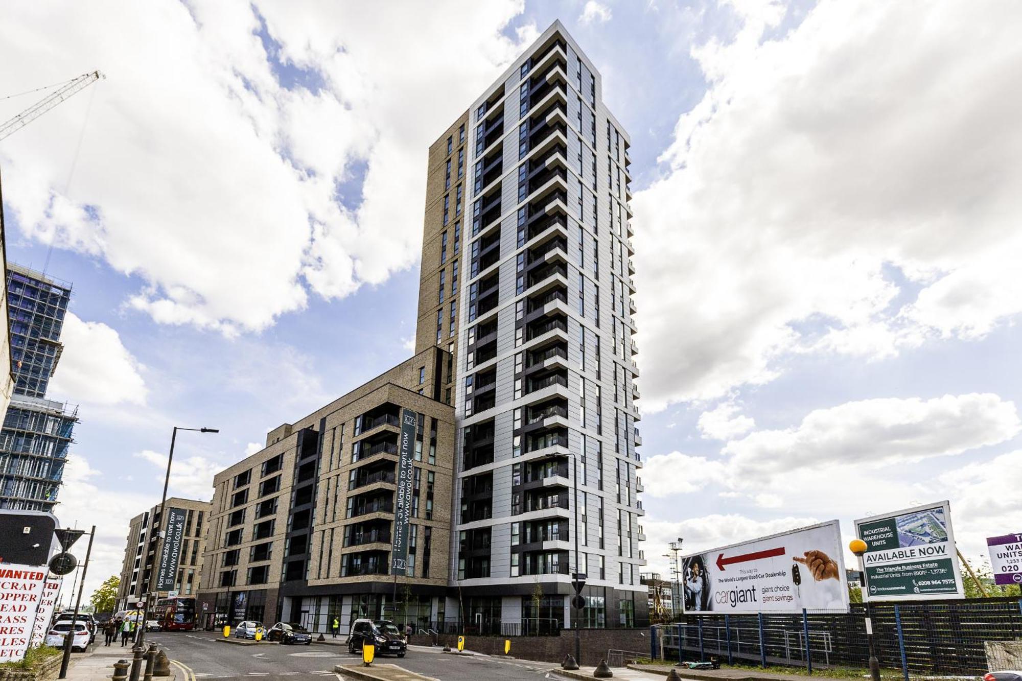 North Ken V - 2 Bedrooms - 1 Bathroom - Balcony - Concierge * London