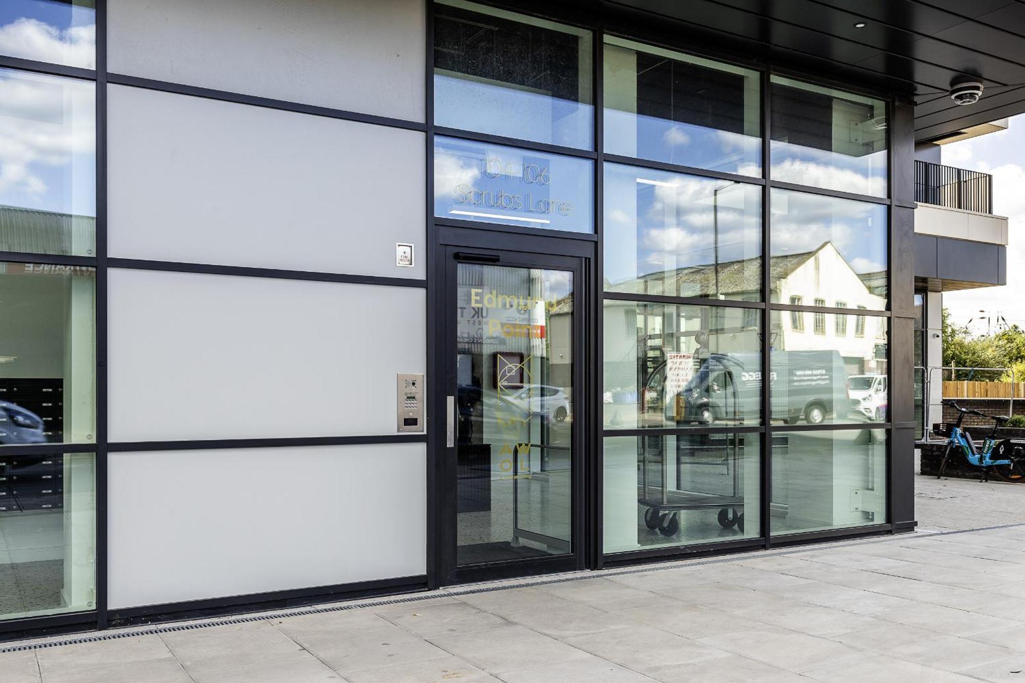 North Ken V - 2 Bedrooms - 1 Bathroom - Balcony - Concierge Apartment