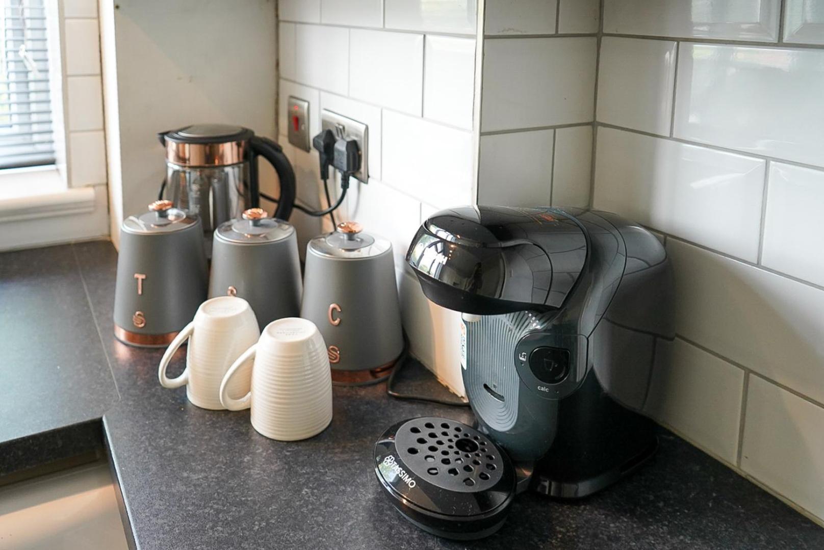 Stylish House Sleeps 9 With Free Parking In Putney *