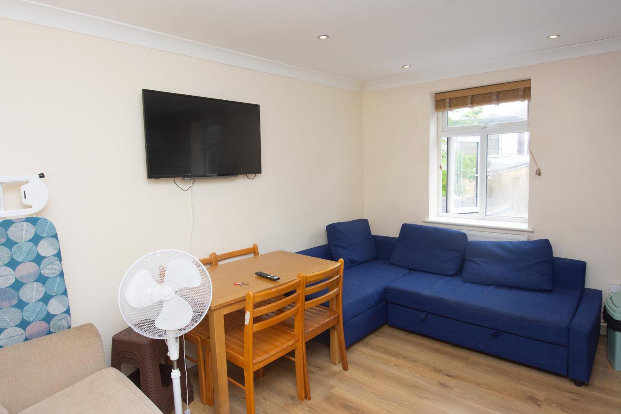 Evergreen Apartments, Flat 3, * London