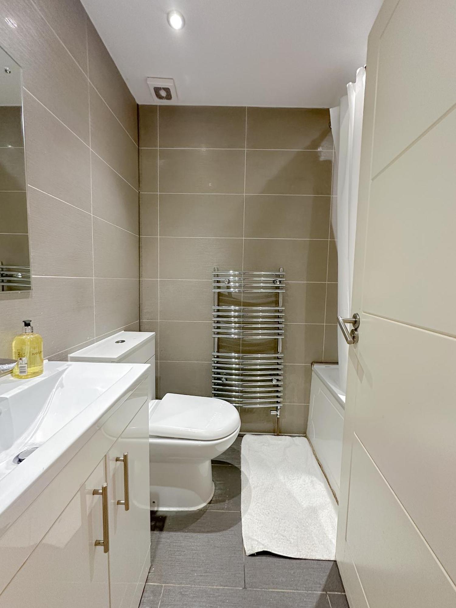 Evergreen Apartments, Flat 3, Apartment London