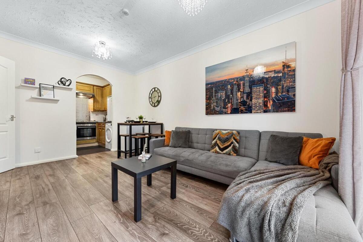 Bright Modern In Elephant & Castle Apartment