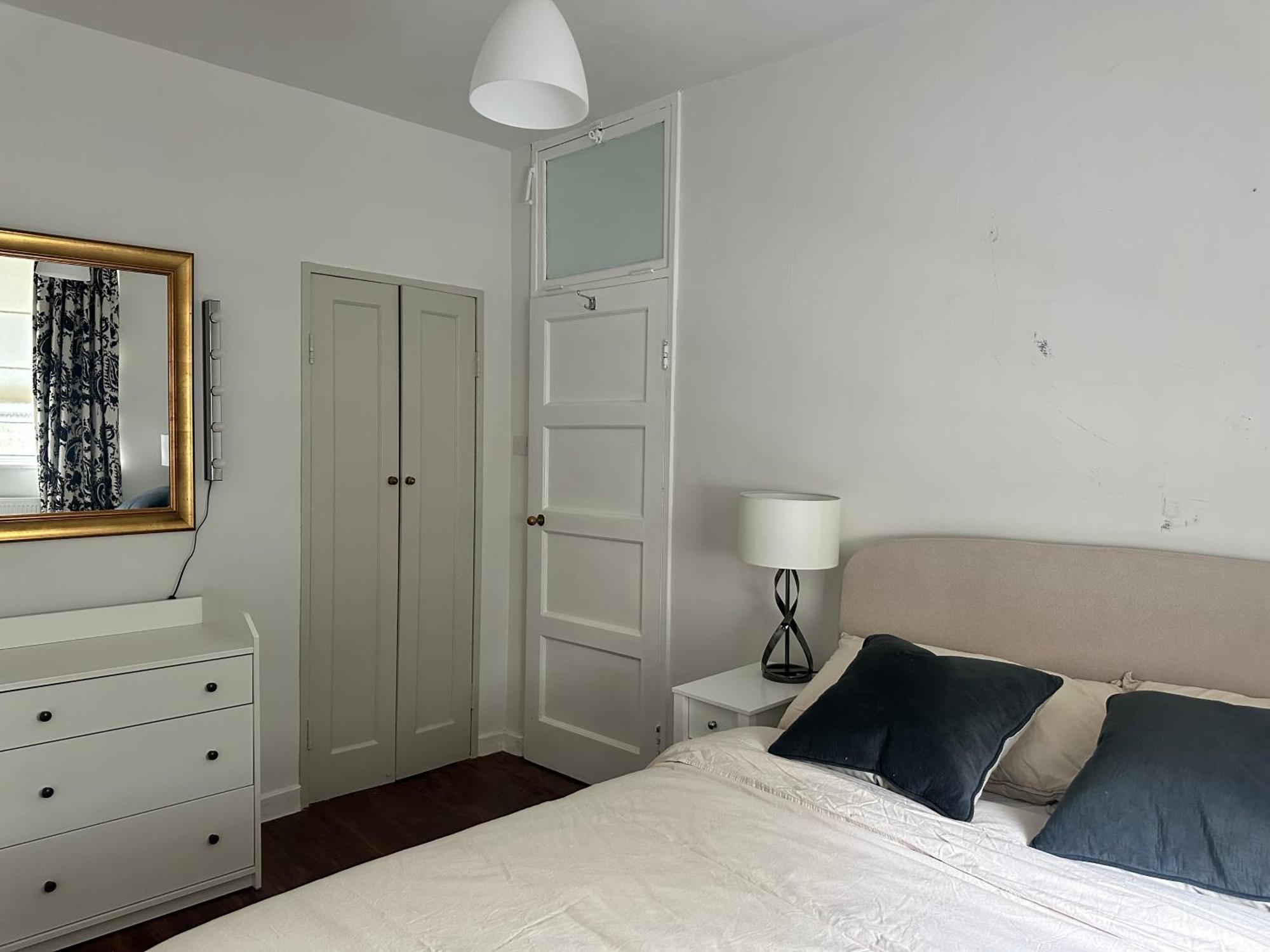 Modern One Bedroom Apartment, Sloane Square London