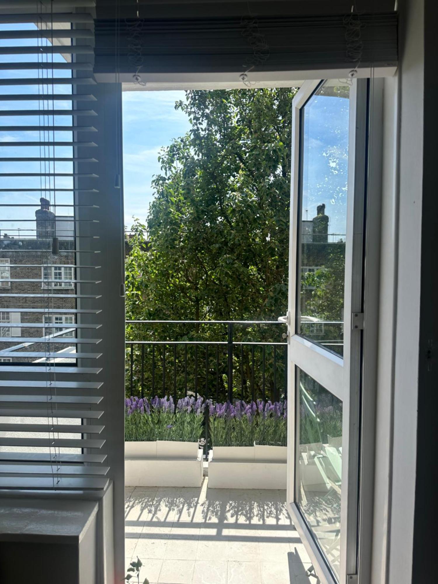 Apartment Modern One Bedroom Apartment, Sloane Square