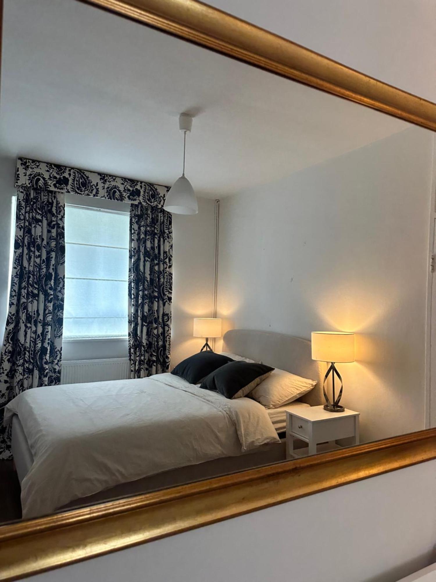 Modern One Bedroom Apartment, Sloane Square *