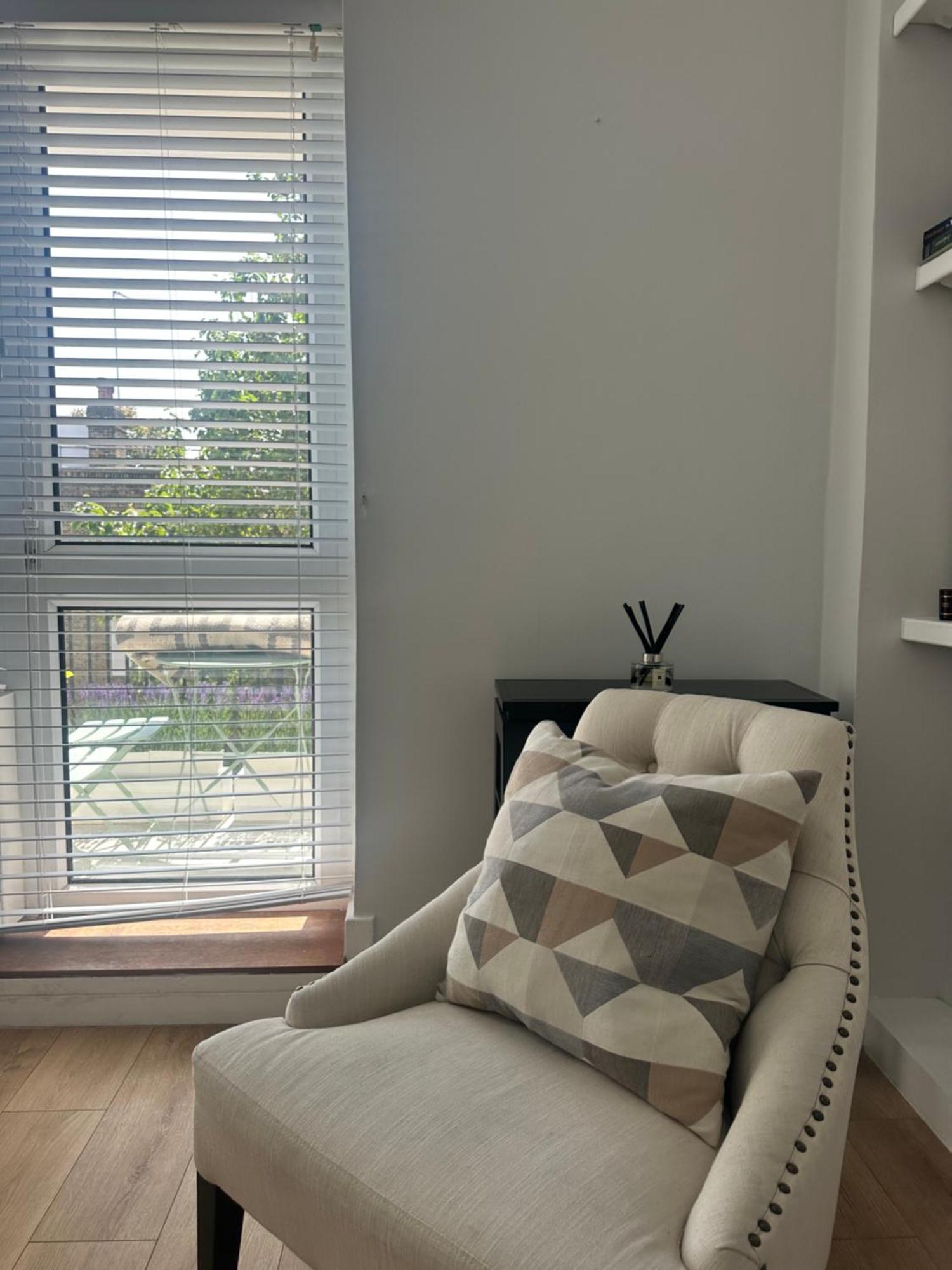 Modern One Bedroom Apartment, Sloane Square
