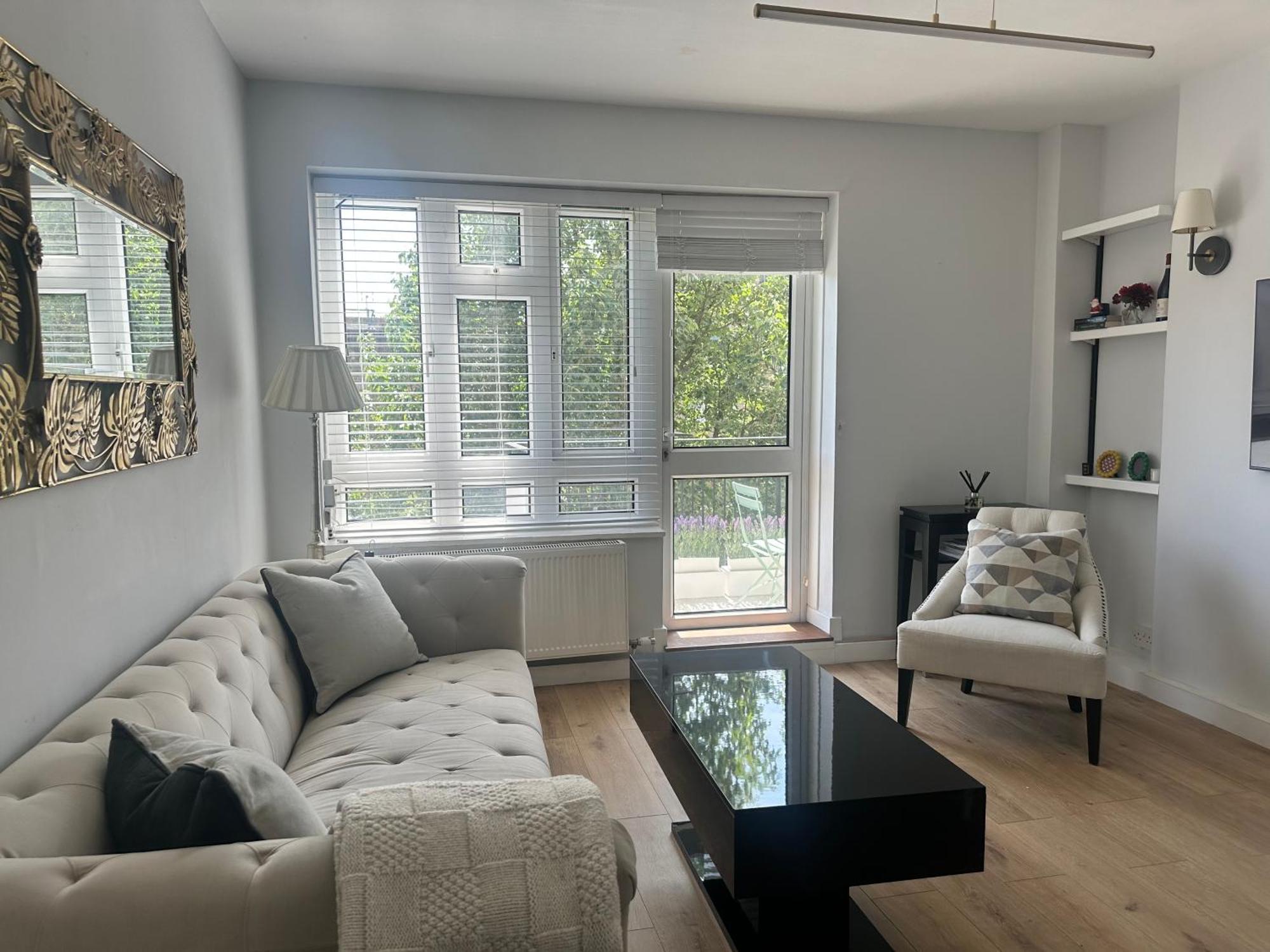 Modern One Bedroom Apartment, Sloane Square * London