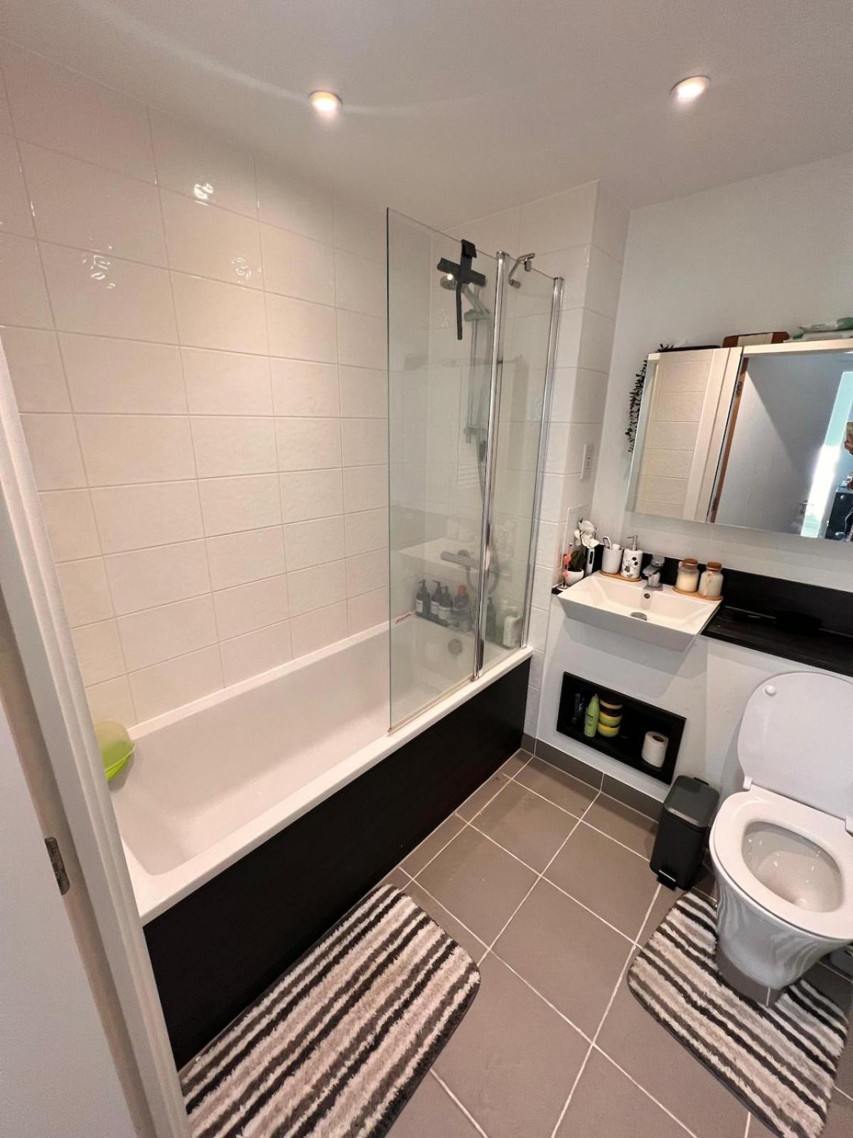 Flat In Upton Park 5 Mins Walk *