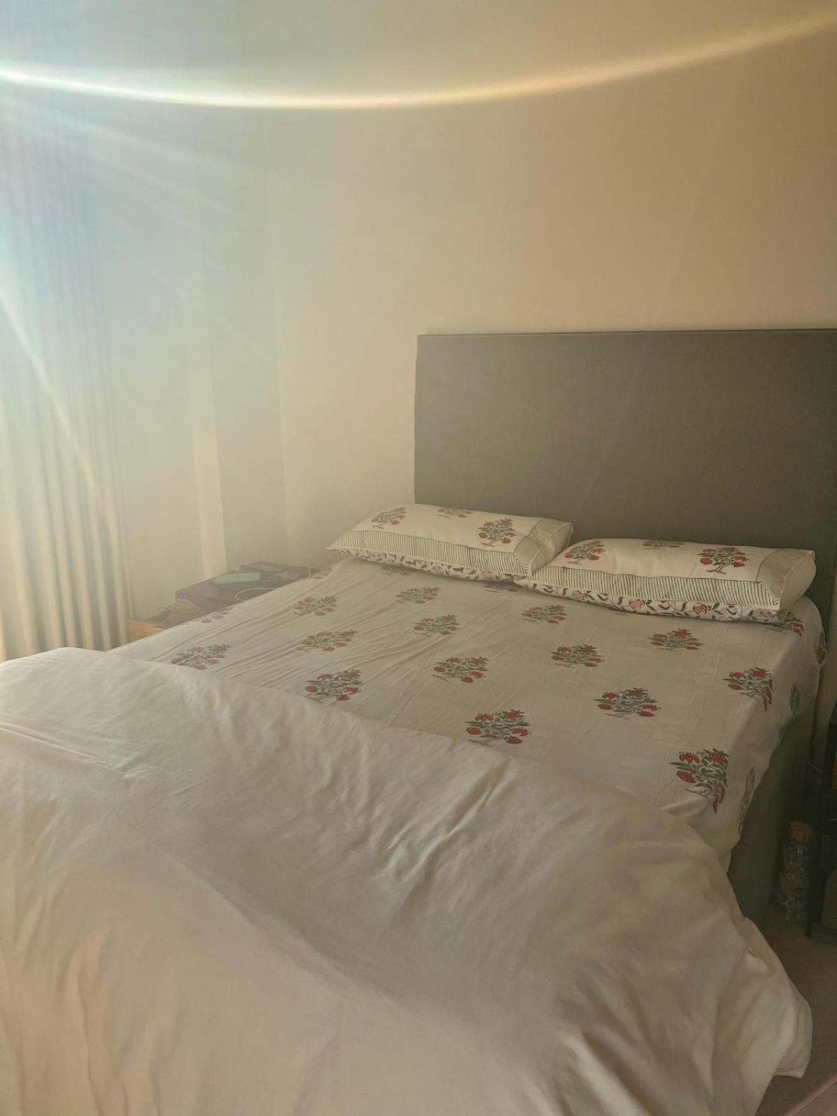 Flat In Upton Park 5 Mins Walk Apartment *