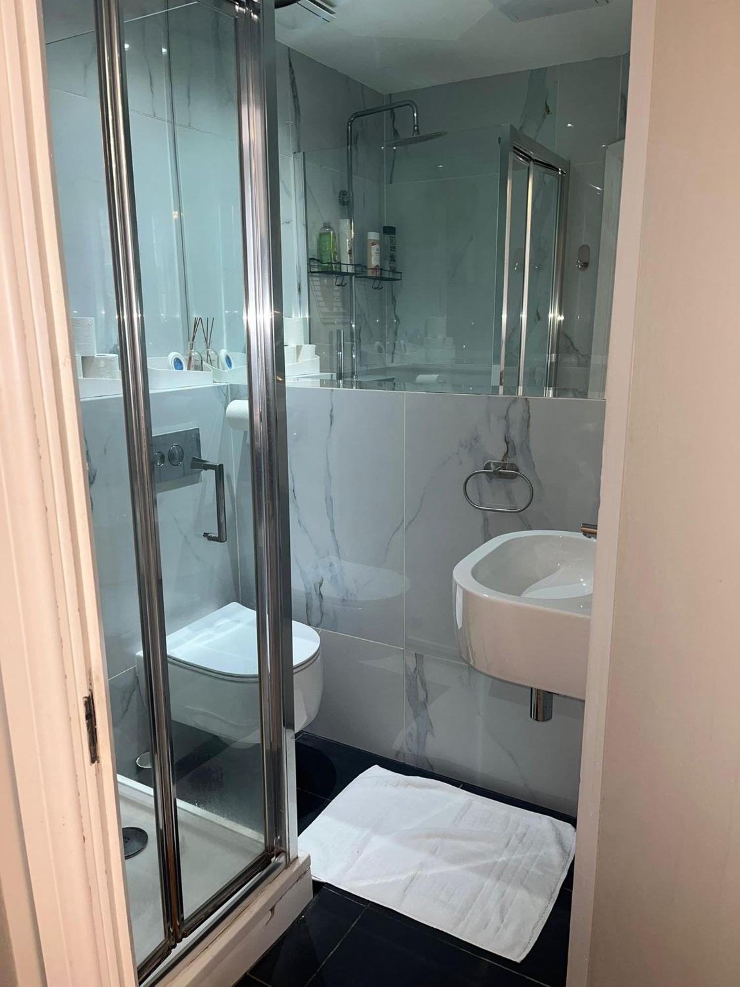 Apartment In The Heart Of High Street Kensington *