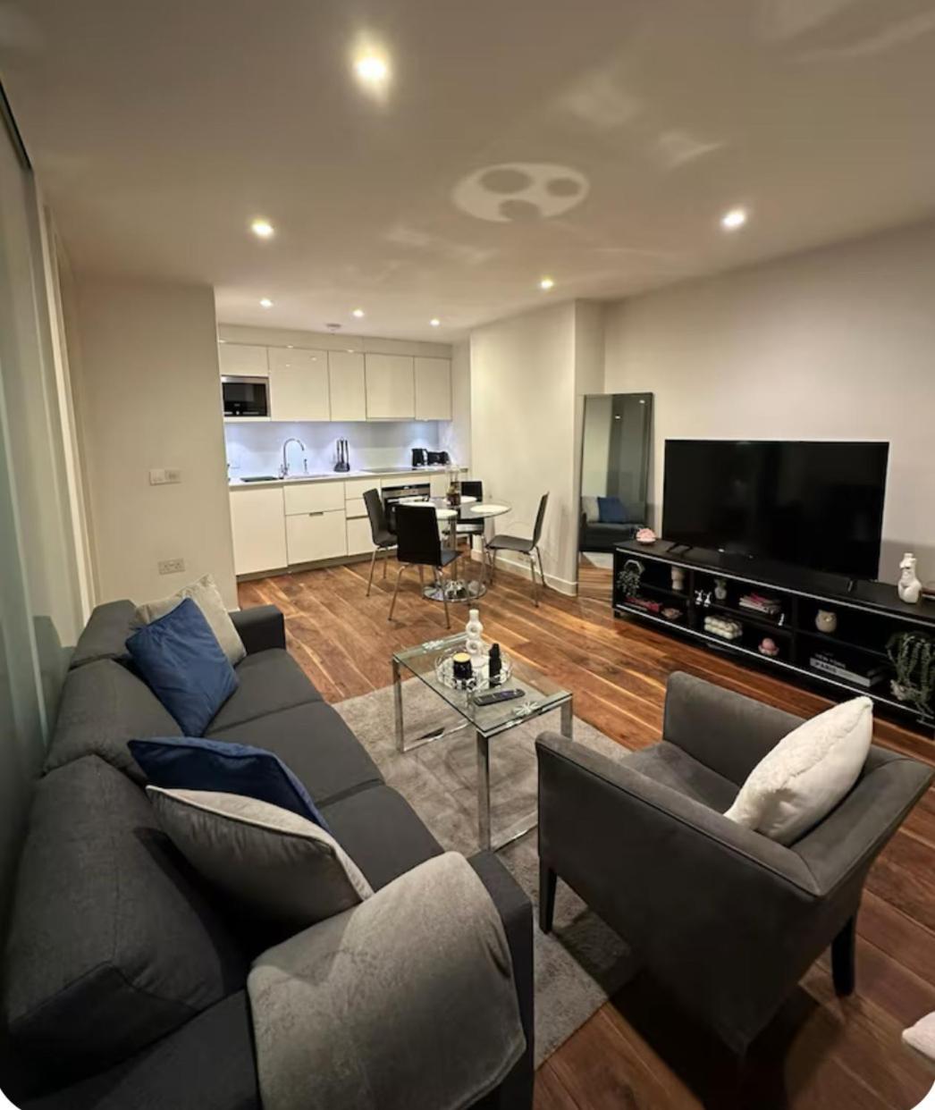 5 Min Walk To Oxford Street Apartment