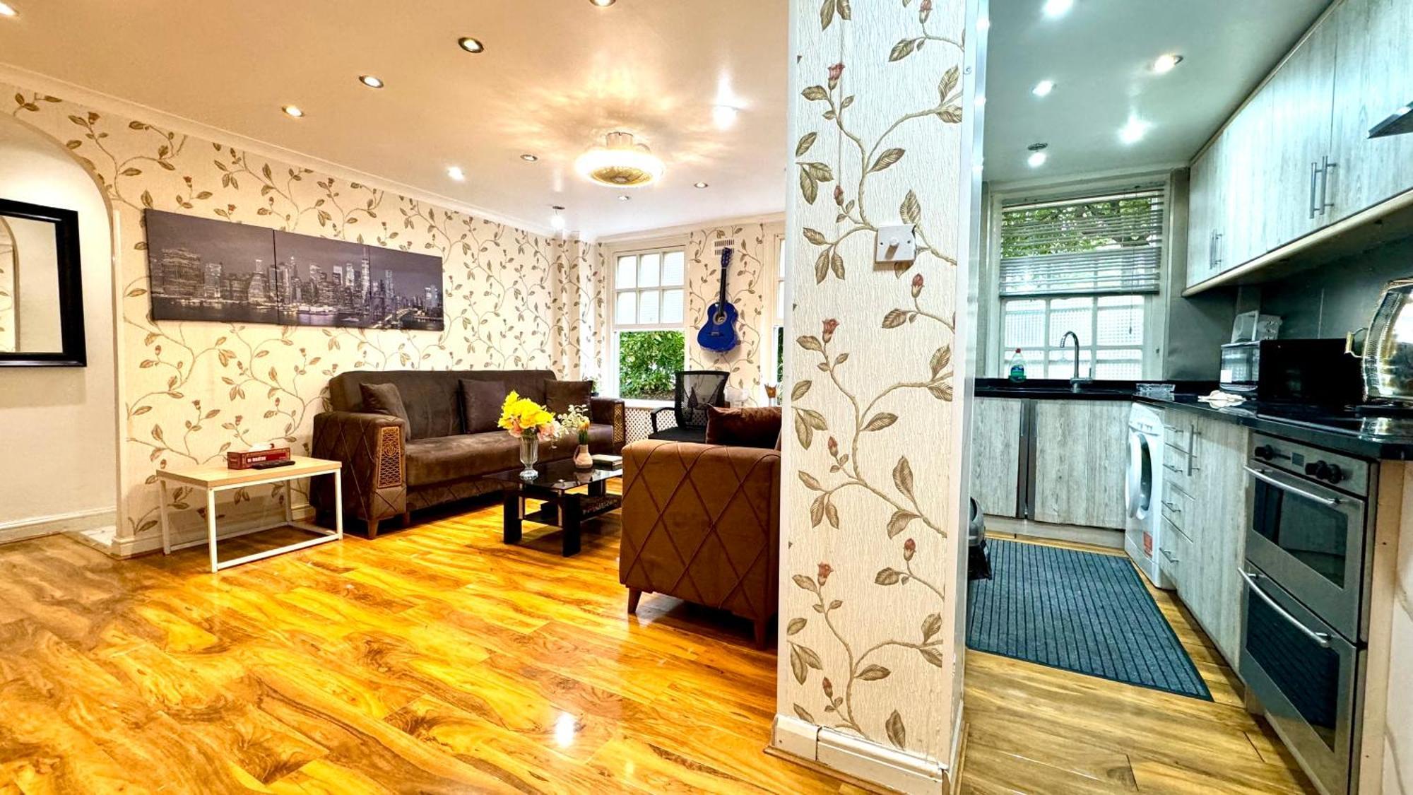 Apartment 2 Bedroom Facing Garden By Ali *